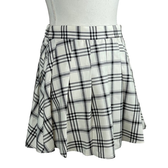 Garage White & Black Wide Plaid Pleated Tennis Prep Skirt Blokette Academia - Picture 3 of 8
